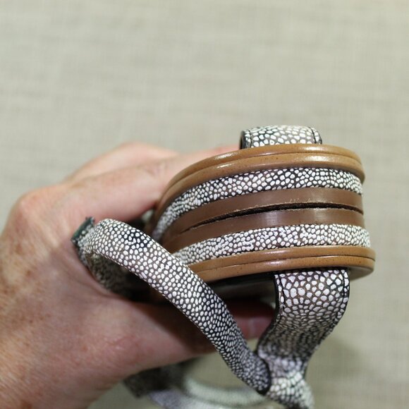 Isola Mackenzie Black and White Flat Sandal Sz 8.5 - Picture 5 of 7